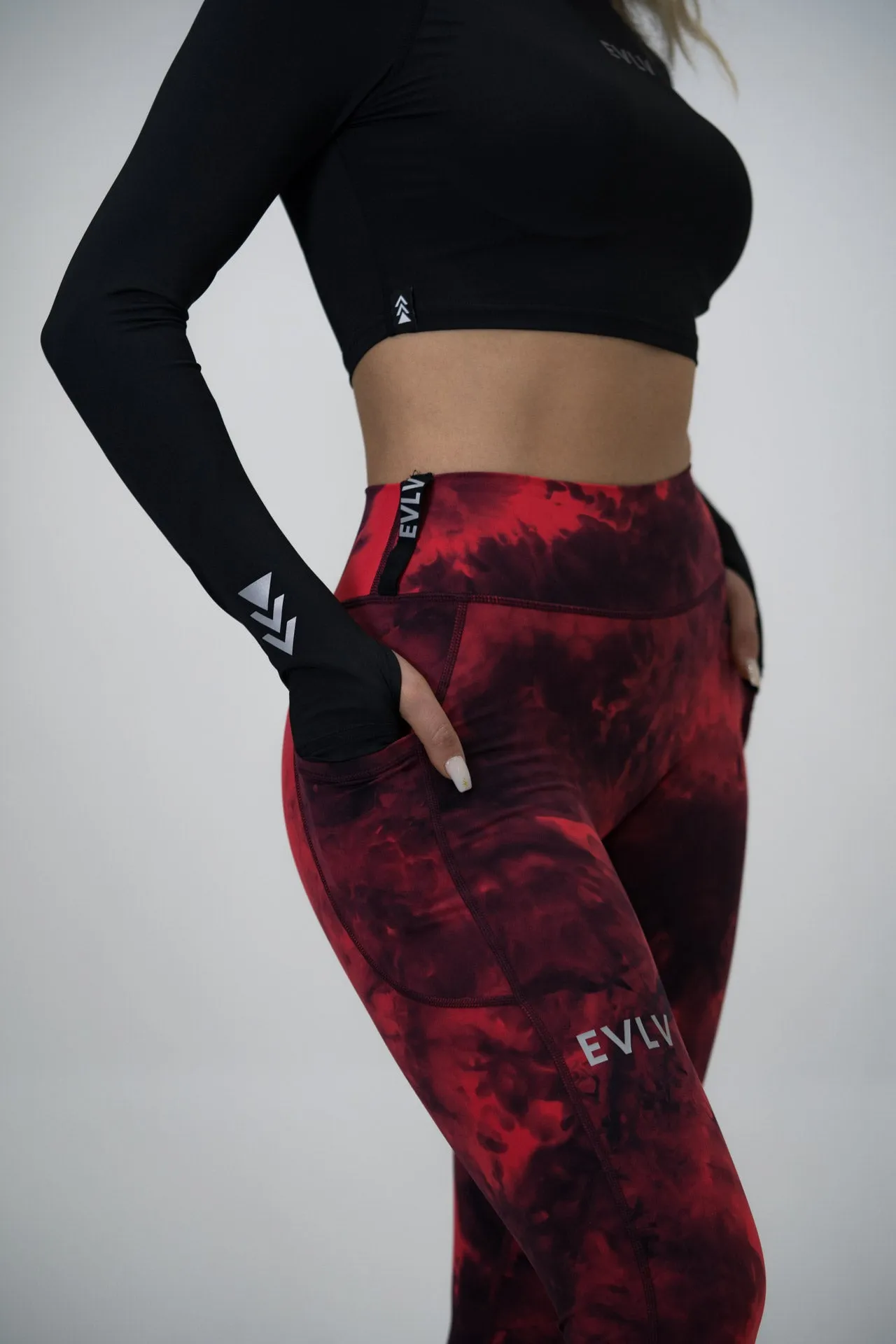 Performance Long Sleeve Crop Top - Black